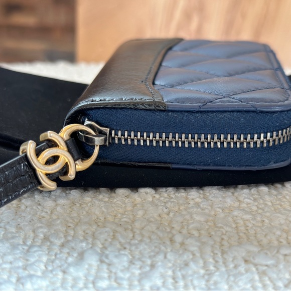 🌴SOLD🌴 Authentic Chanel Gabrielle Zippy Card Holder Blue Black CC - Picture 9 of 11